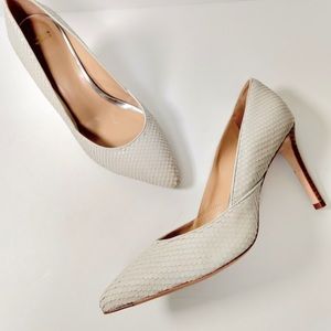JOHNSTON & MURPHY SNAKESKIN PUMPS